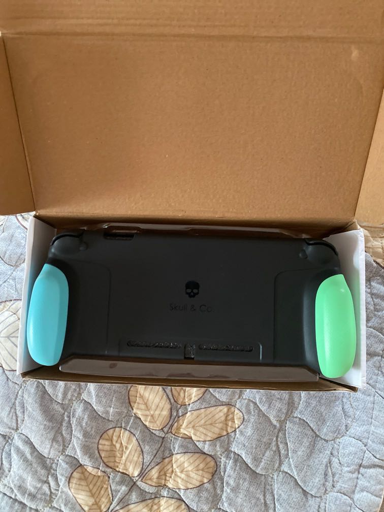 Skull and co animal crossing grip case sale