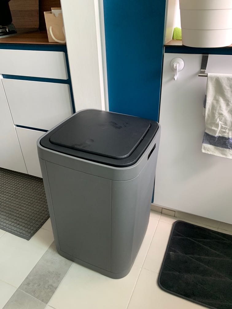 60L touch top bin, Furniture & Home Living, Cleaning & Homecare