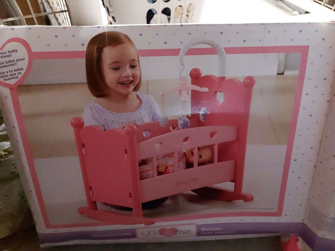 A baby shop alive crib