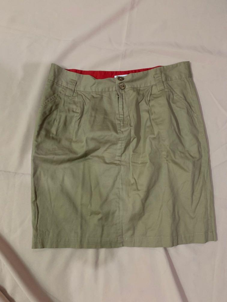 Bayo Capri Skirt (Category: Skirts) located in Marikina City. Submitted by abd003 (Listing ID 1014652655, Image 1). Description: Best worn in the office. Size in the tag is medium but can fit large frames..
