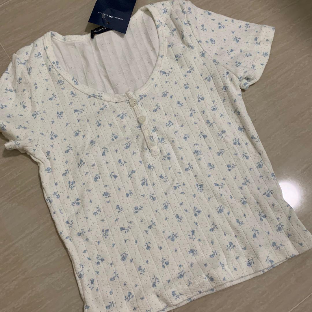 NWT brandy melville floral zelly top (this is on the - Depop