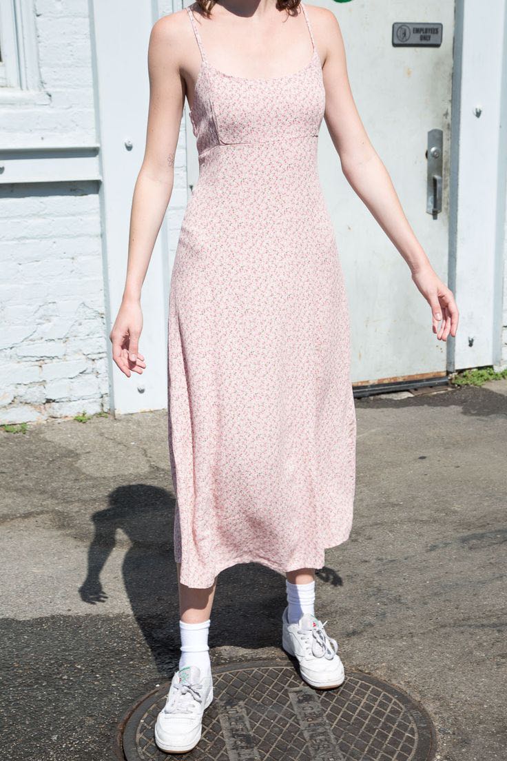 https://media.karousell.com/media/photos/products/2020/6/19/brandy_melville_colleen_dress_1592560095_a2ab512a.jpg