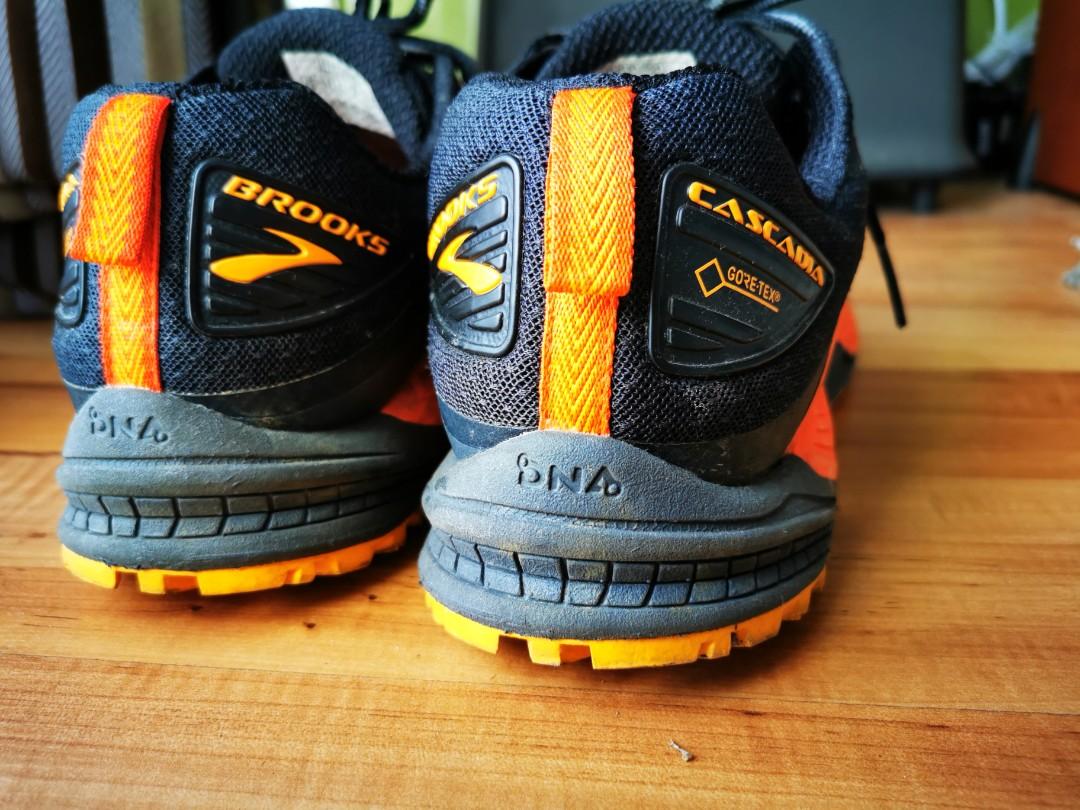 Jual brooks 2025 cascadia