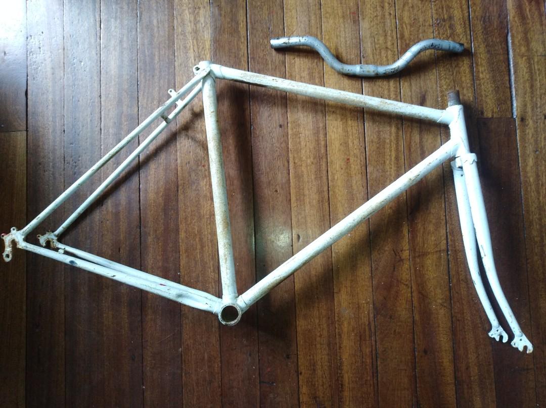 Lugged frame outlet