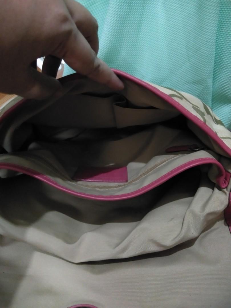Coach sling SALE ❗❗❗ (Category: Cross-body Bags) located in Paranaque City. Submitted by arkco (Listing ID 1014665156, Image 3). Description: No flaws intact rubber lining searchable code ykk zipper adjustable and removable strap sign of usage sa loob. me penmark and dumi #coach #coahbag #coachsling.