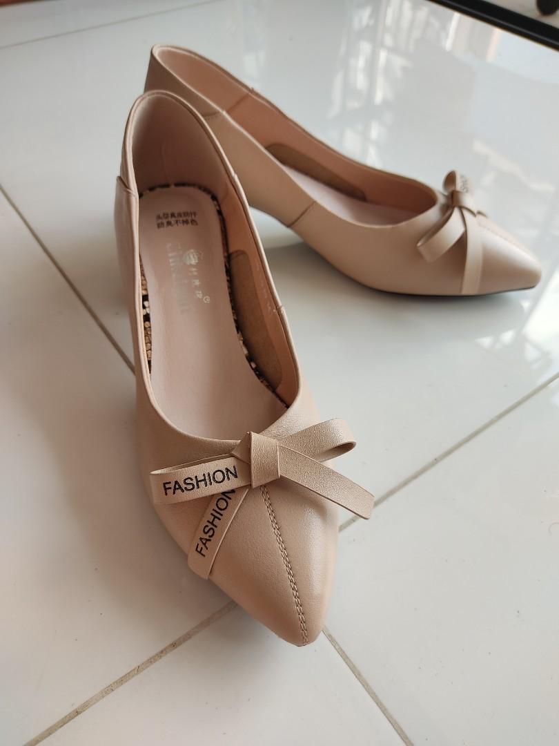 comfortable leather heels