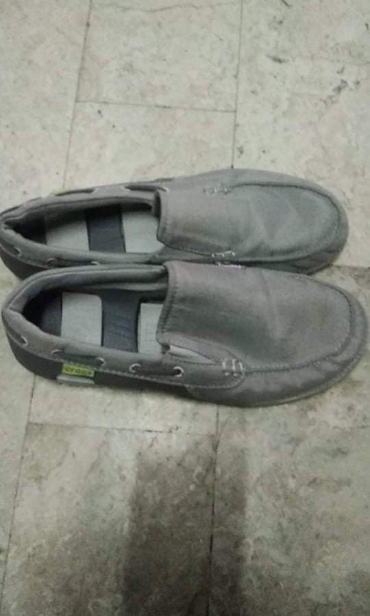 crocs beach line boat slip on