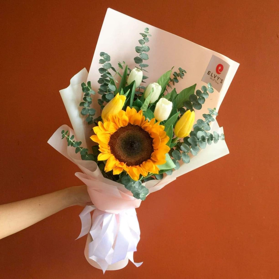 Flower sunflower Tulips bouquet, Furniture & Home Living, Gardening