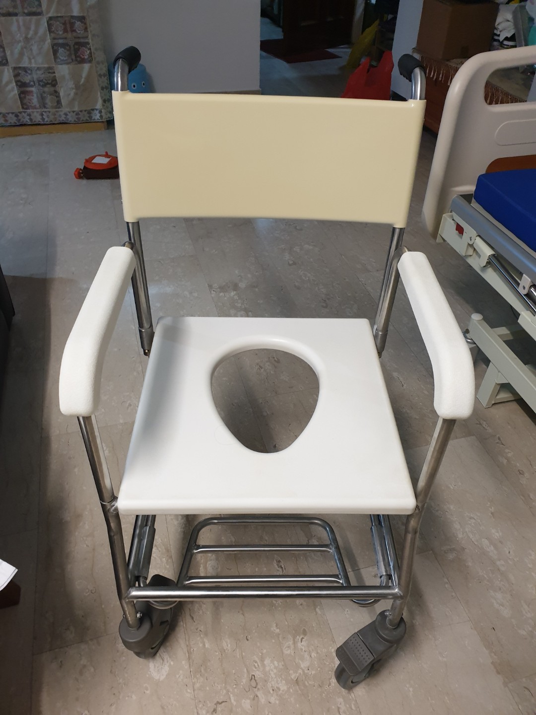 Good condition Commode, Assistive Devices, Rehabilitative Devices on Carousell