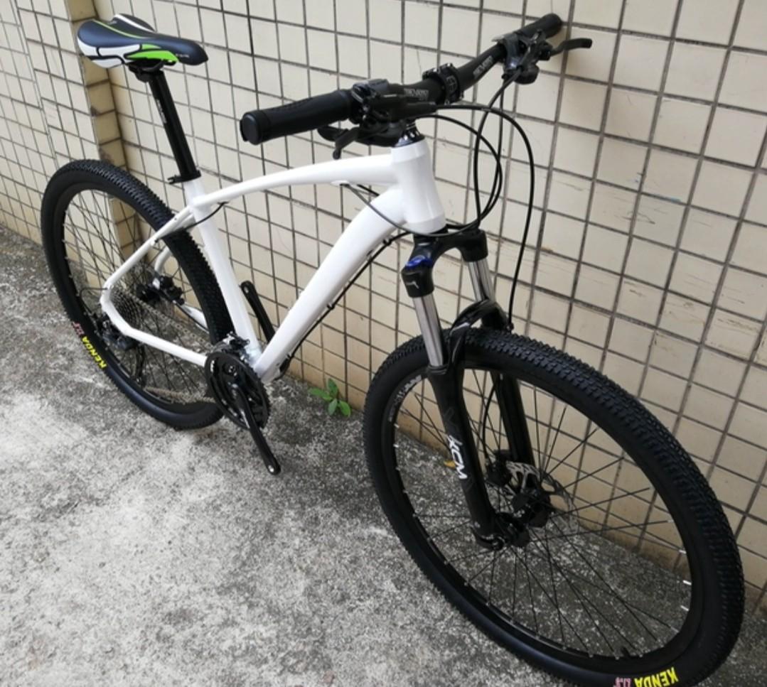 white hardtail mountain bike