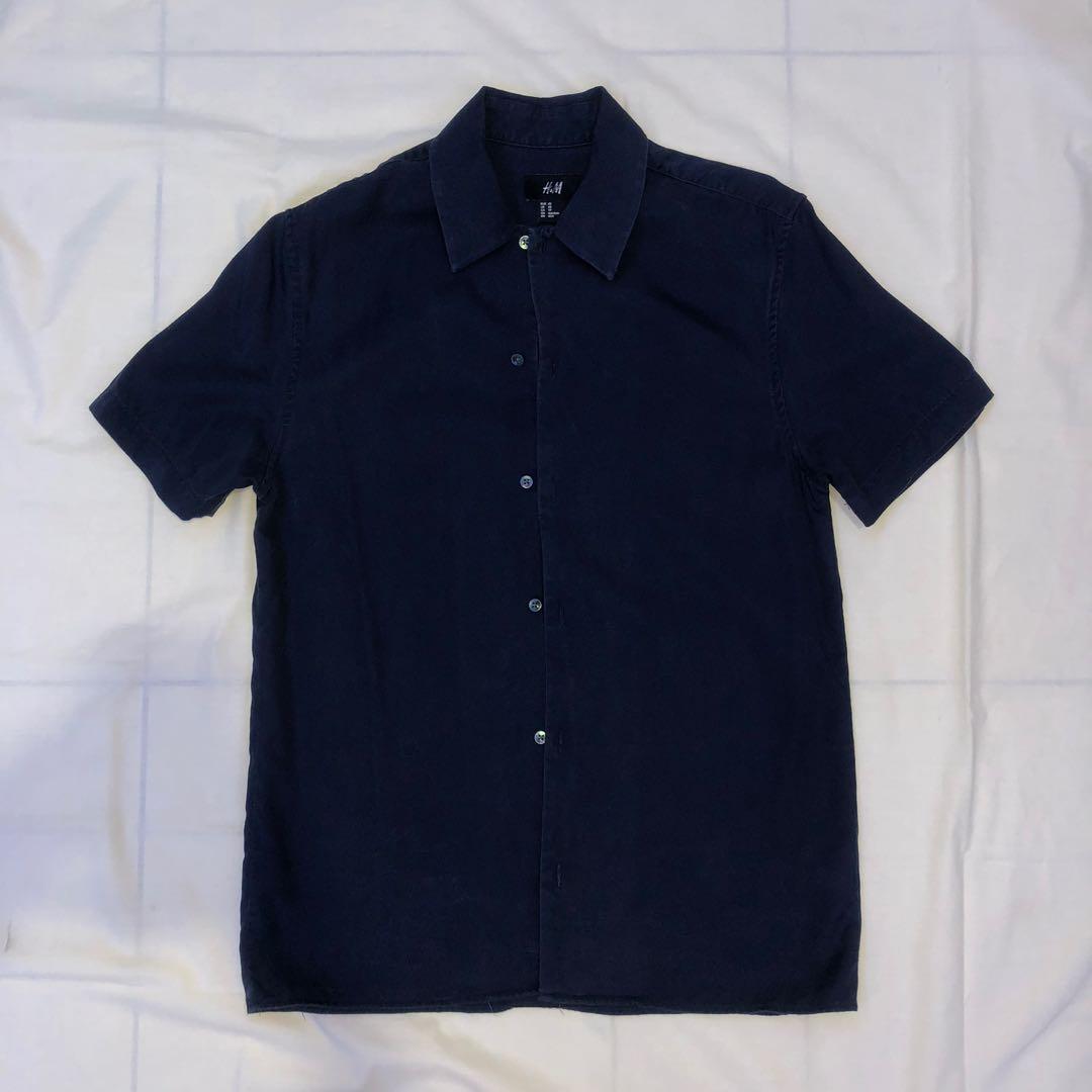 H M Navy Shirt Size Xs Men Fesyen Pria Pakaian Atasan Di Carousell