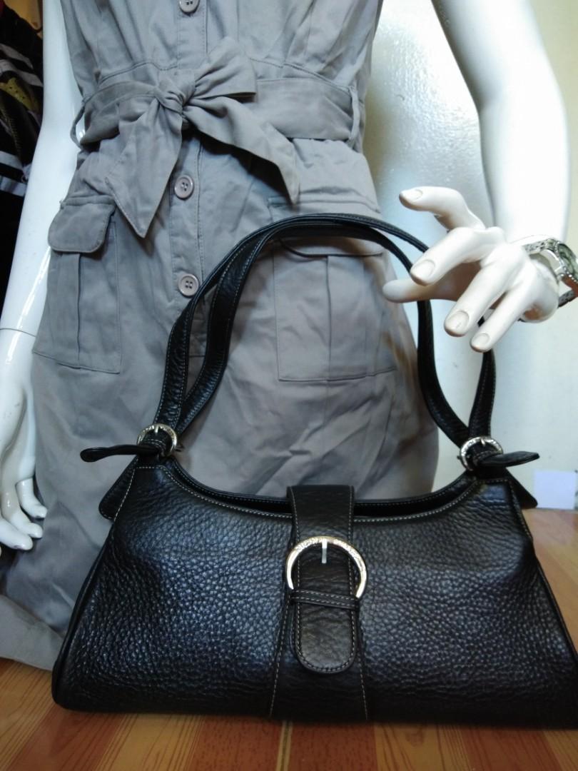 Nicole Miller (Category: Beach Bags) located in Las Pinas. Submitted by arkco (Listing ID 1014621342, Image 3). Description: 3 compartment issue: no zipper puller at the back pocket, the rest is ok. gcash or cod lalamove.