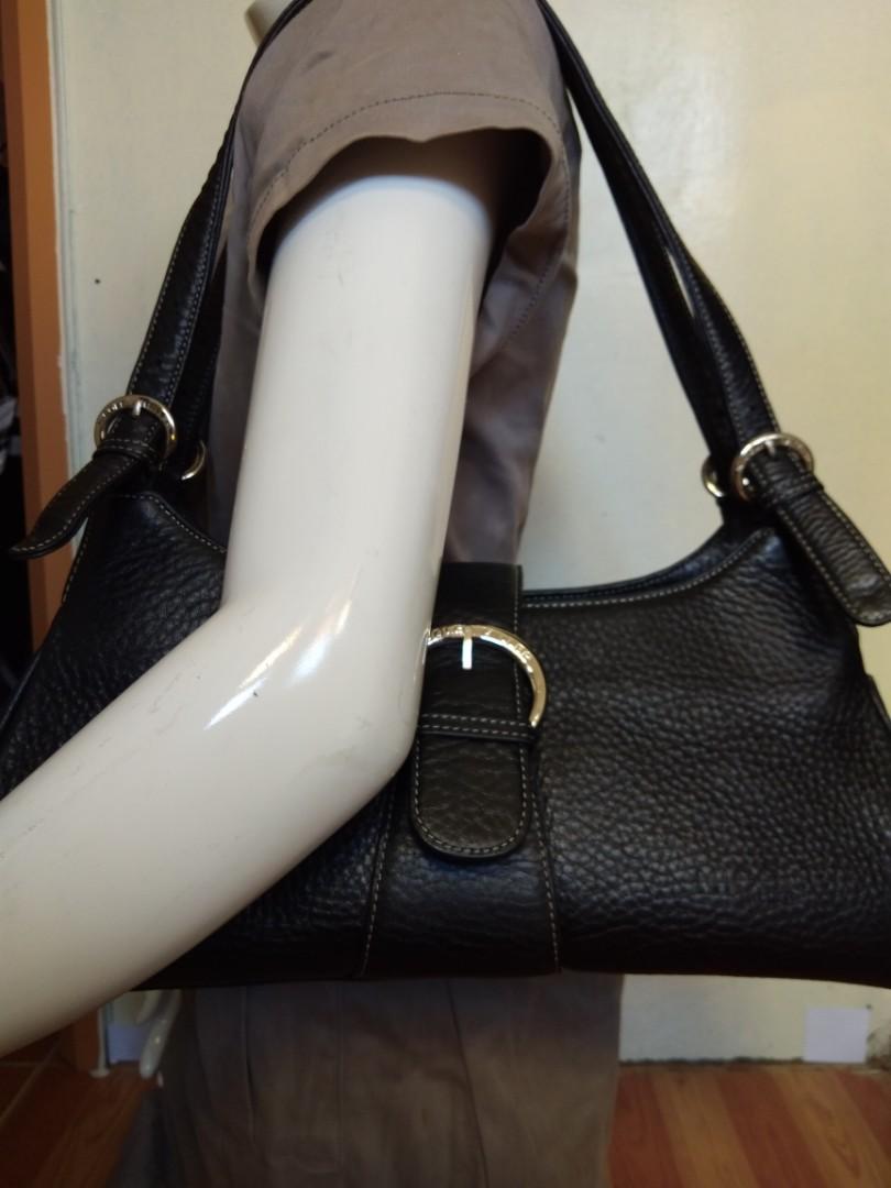 Nicole Miller (Category: Beach Bags) located in Las Pinas. Submitted by arkco (Listing ID 1014621342, Image 1). Description: 3 compartment issue: no zipper puller at the back pocket, the rest is ok. gcash or cod lalamove.