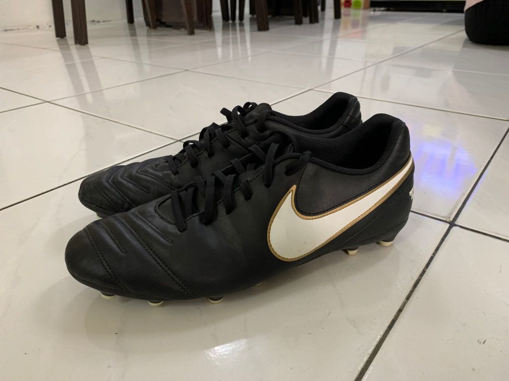 kasut bola nike tempo