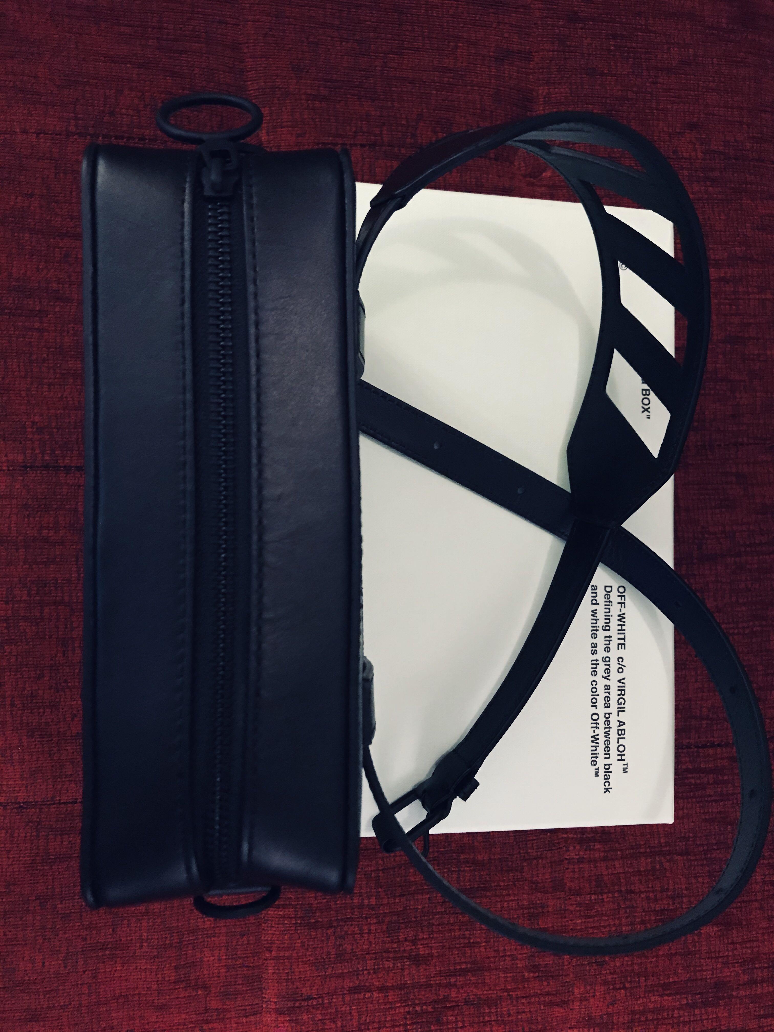 Off-White c/o Virgil Abloh Shoulder Bag With Lettering in Black