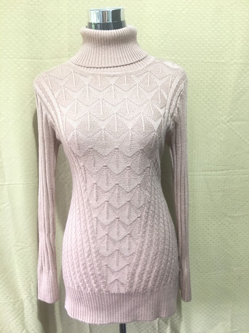 rose sweater