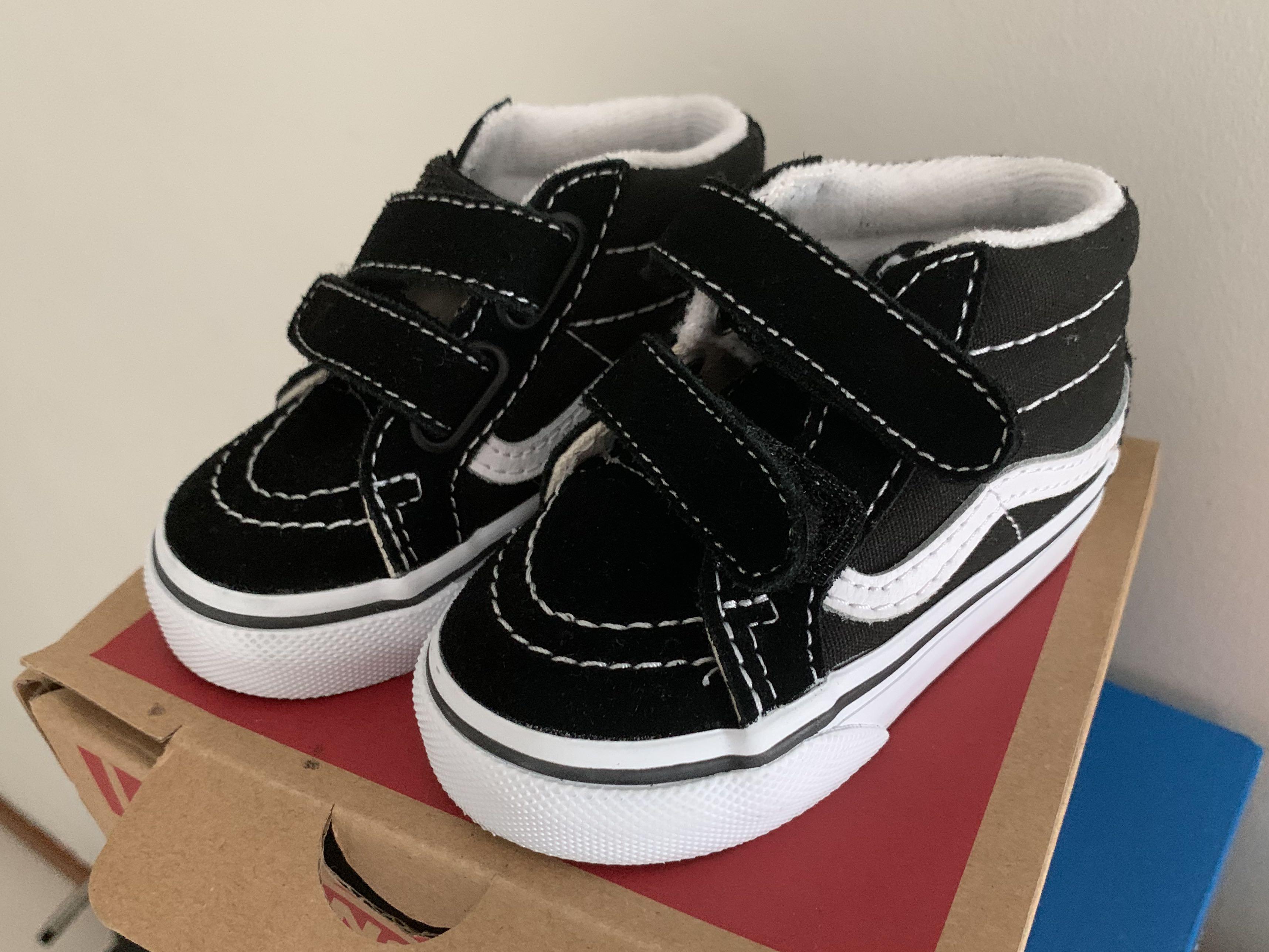 baby with vans