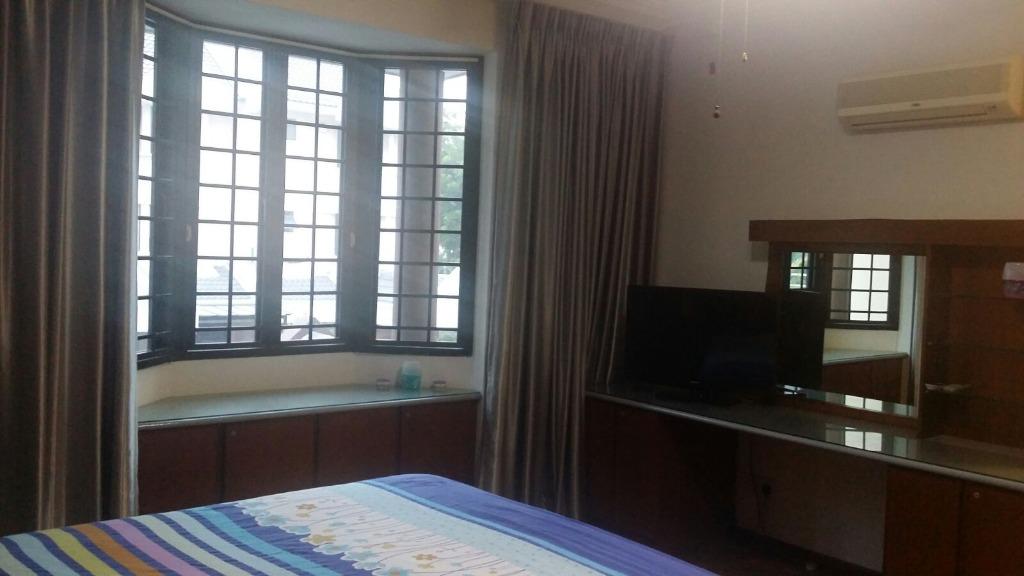 Quiet Beautiful Spacious Ensuite Room For Rent No Agent Fee