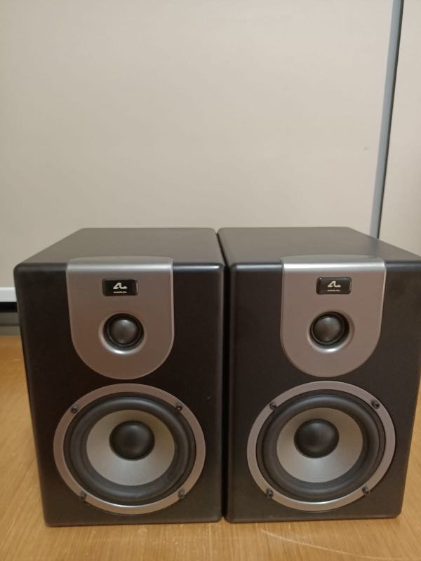 audio line speakers