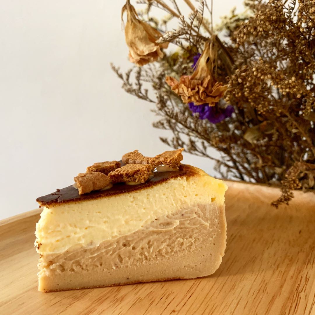 Biscoff Burnt Cheesecake Food Drinks Baked Goods On Carousell