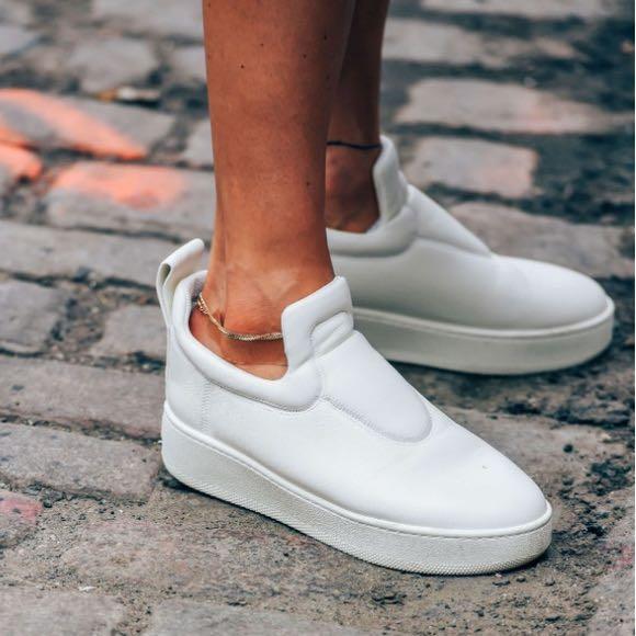 white pull on sneakers