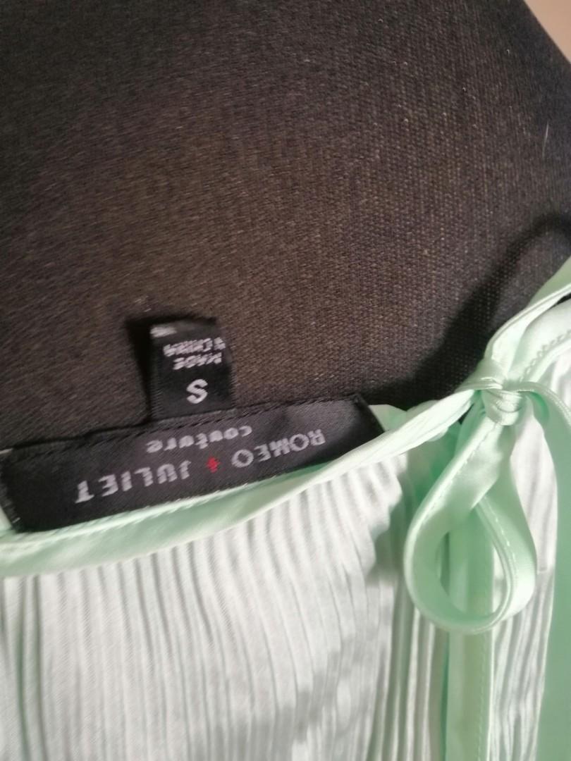Couture Blouse or Top (Category: Blouses) located in Taguig. Submitted by fruity_mint (Listing ID 1010577529, Image 3). Description: VGC Mint Green..