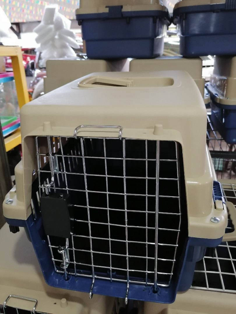 pet carrier door