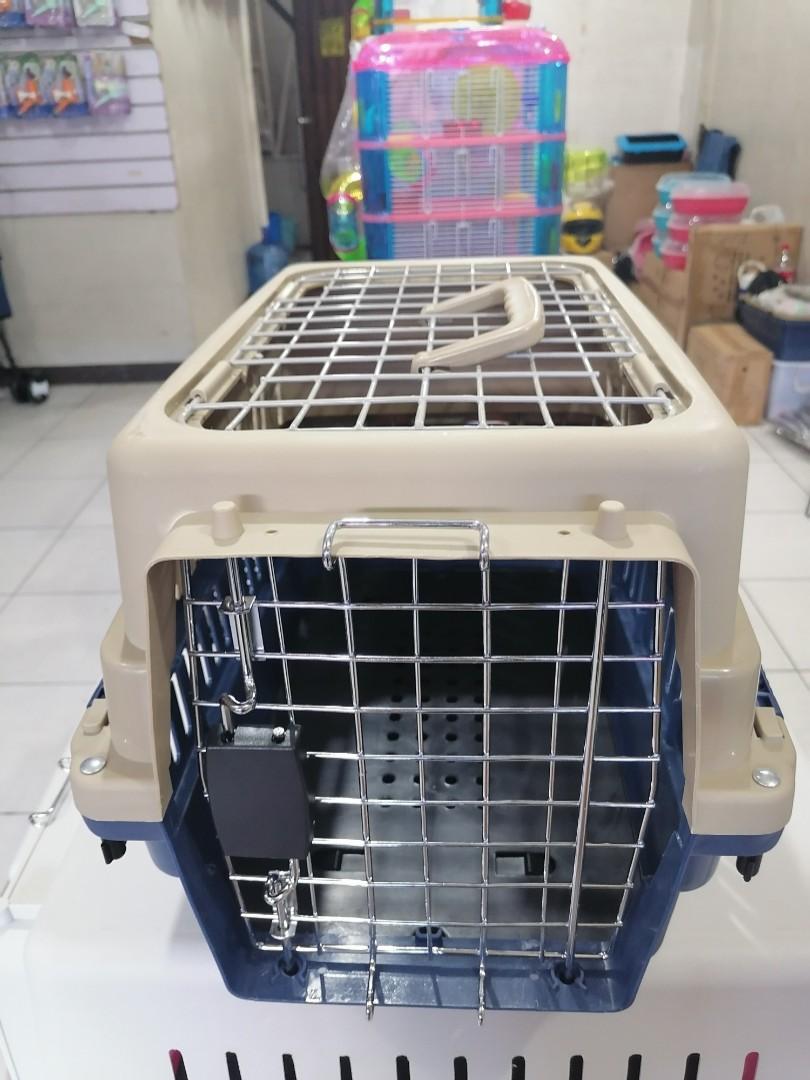pet carrier door