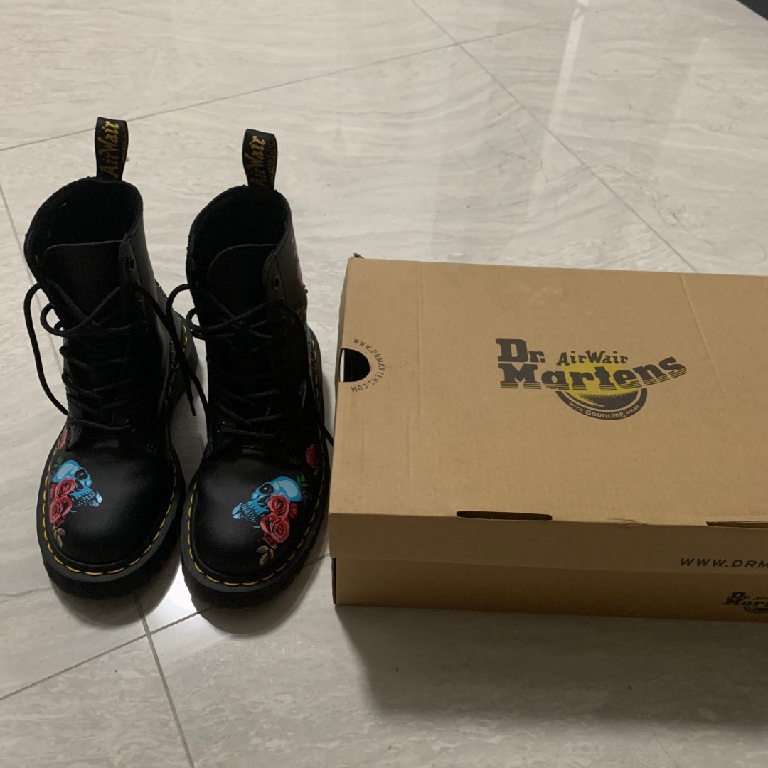 Dr Martens Boots limited edition skull 