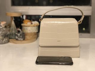 （分類：）位於 。 由 cherrienewkee 提交（商品編號 1010704061，圖片 1）。簡介： 。
