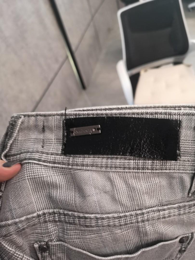Pants (Category: Other Bottoms) located in Singapore. Submitted by hoohahee (Listing ID 1010595692, Image 3). Description: .