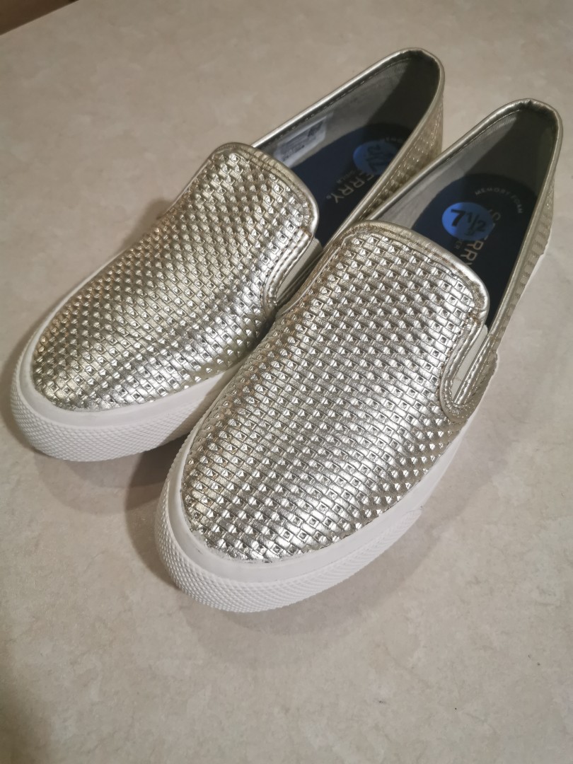 sperry seaside slip on