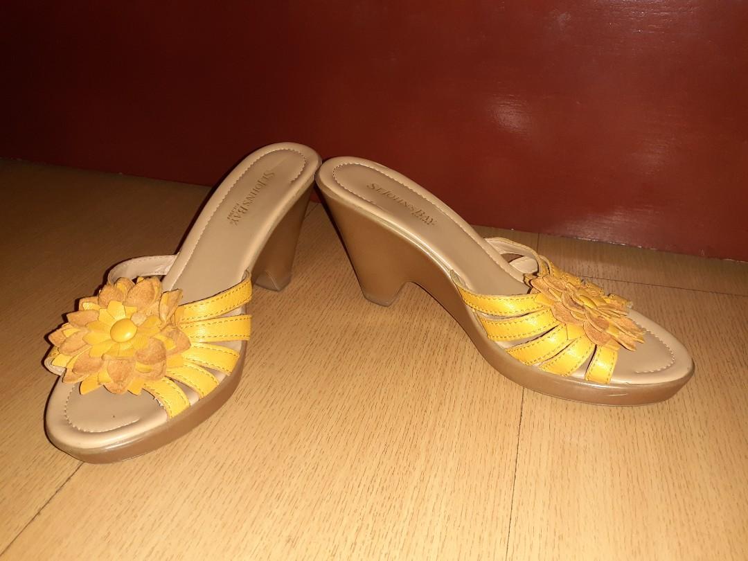 Naturalizer Yellow Shoes, Women's 