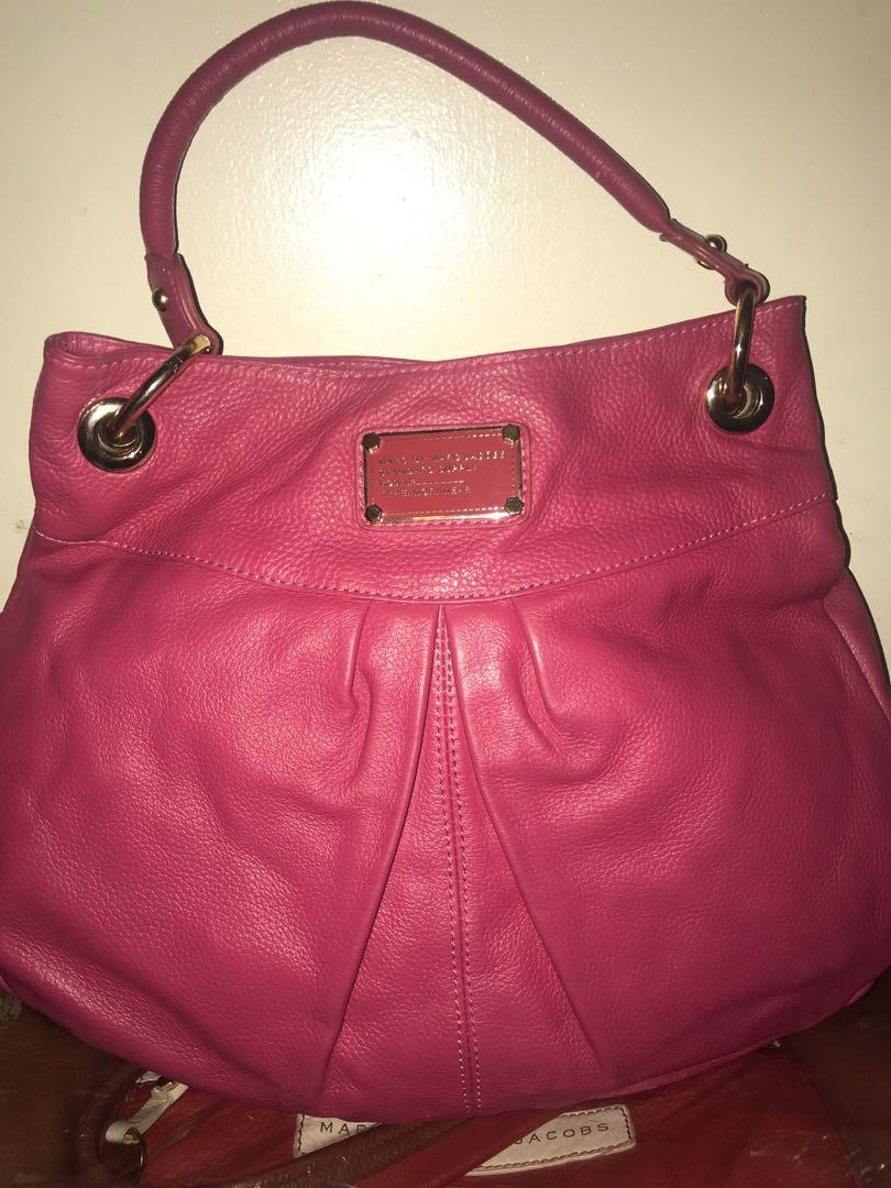 100% Orig. Marc by Marc Jacobs Bag! (Category: Luxury Bags & Wallets) located in San Pablo. Submitted by elijasam (Listing ID 1014988892, Image 2). Description: ✨100% preloved original marc by marc jacobs leather bag 👛 ✨color: dark pink✨ ✨style: shoulder bag✨ ✨size: Large✨👍 ✨conditions: in very good conditions 9/10✨ ✨no flaws..!👍 ✨for cash only 💶⚡️👍.