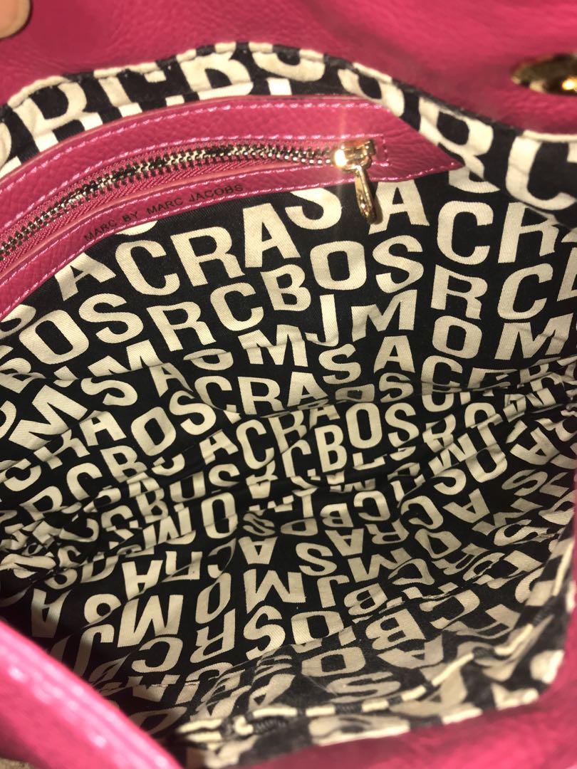 100% Orig. Marc by Marc Jacobs Bag! (Category: Luxury Bags & Wallets) located in San Pablo. Submitted by elijasam (Listing ID 1014988892, Image 3). Description: ✨100% preloved original marc by marc jacobs leather bag 👛 ✨color: dark pink✨ ✨style: shoulder bag✨ ✨size: Large✨👍 ✨conditions: in very good conditions 9/10✨ ✨no flaws..!👍 ✨for cash only 💶⚡️👍.