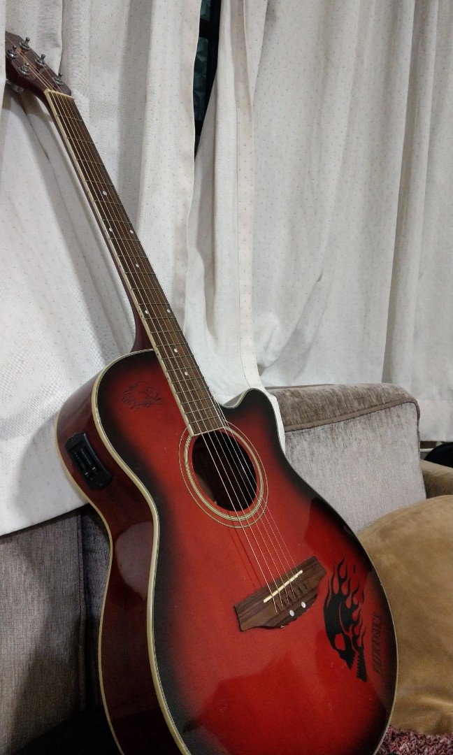 Acoustic guitar with built in amp, Hobbies & Toys, Music & Media