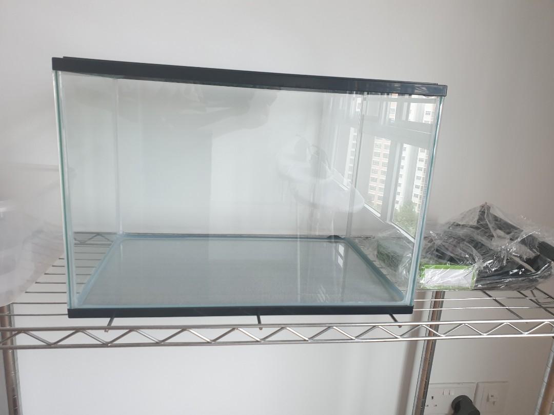 Acrylic fish tank with HOB filter and cover, Pet Supplies, Homes