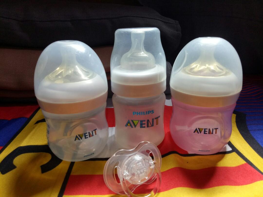 Avent feeding bottle (Category: Breastfeeding & Bottle Feeding) located in Pasay City. Submitted by empress_ched (Listing ID 1014857152, Image 1). Description: Read full description. SALE ‼ Take all for 600.00 = 3 bottles and pacifier. 500.00 for 3 bottles. Avent 4 oz feeding bottles. P250.00 each *2 Natural (clear and pink) *1 Classic ( clear ) #1 teats included-used. Change nyu na lang if preferred nyo ng new teats. rfs. upgraded to bigger bott