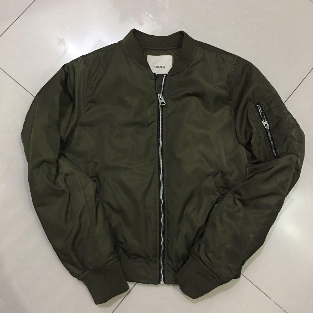 Bomber Jacket Pull Bear Fesyen Wanita Pakaian Wanita Baju Luaran di Carousell
