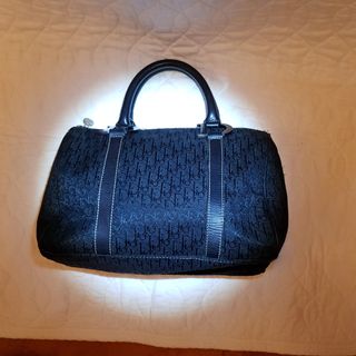 (Category: ) located in . Submitted by feeza_closet (Listing ID 1014913783, Image 1). Description: .