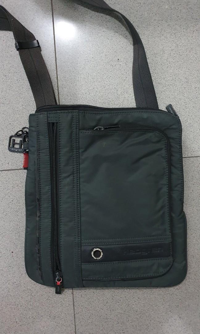 Hedgren Sling Bag Original bought in mall Men s Fashion Bags