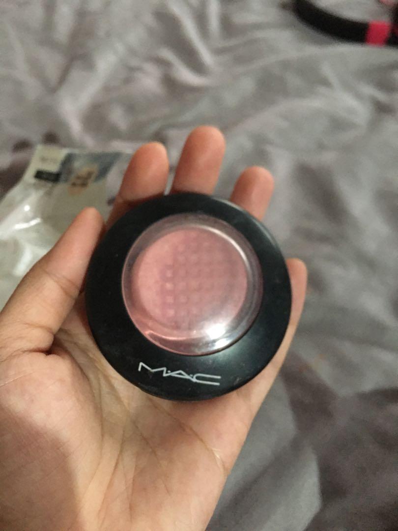 MAC Mineralize blush in Dainty (Category: Makeup) located in Manila. Submitted by kurator_mnl (Listing ID 1014855062, Image 1). Description: I don’t know how the marks got there but it still is usable and still has the shame shade and all. .
