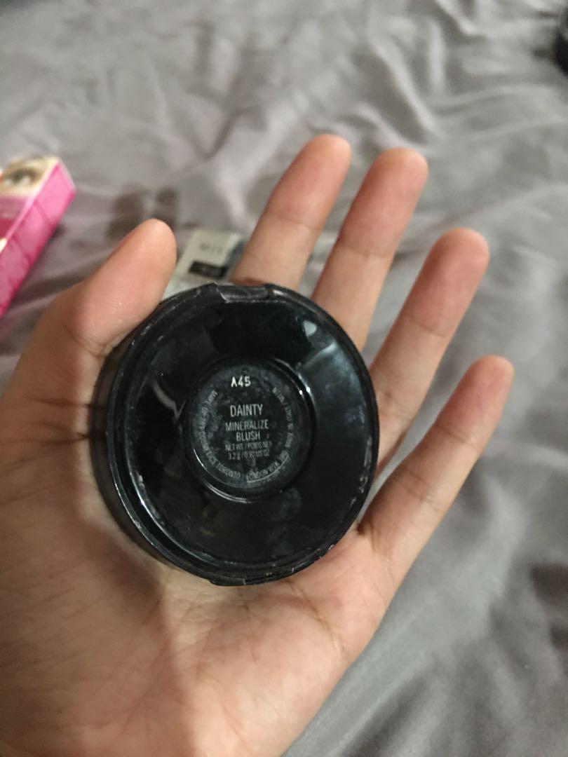 MAC Mineralize blush in Dainty (Category: Makeup) located in Manila. Submitted by kurator_mnl (Listing ID 1014855062, Image 3). Description: I don’t know how the marks got there but it still is usable and still has the shame shade and all. .