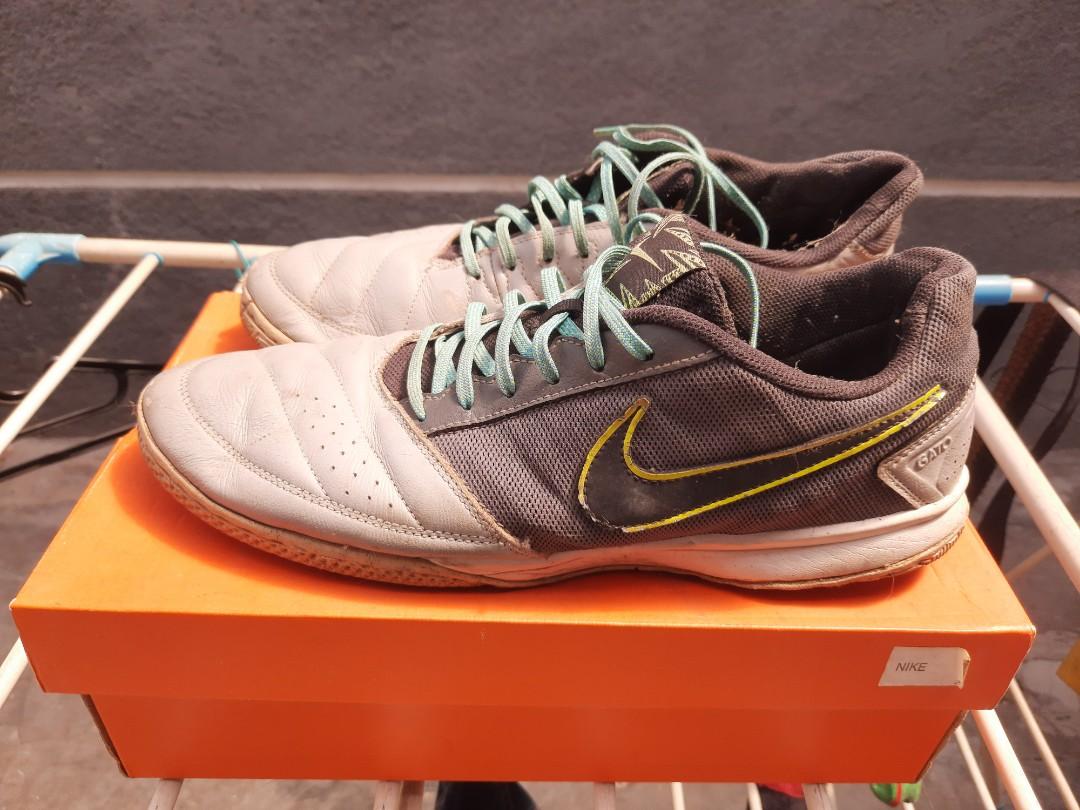 Nike Gato Ii Grey Big Size 45 Original Sepatu Futsal Olah Raga Baju Olahraga Di Carousell Katalog sepatu futsal nike murah meliputi nike mercurial vapor, elastico, cr7, hypervenom dan banyak model terbaru lainnya. nike gato ii grey big size 45 original sepatu futsal