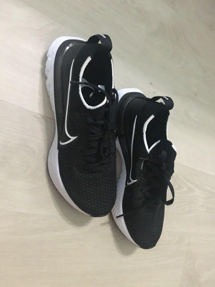 running shoes too big