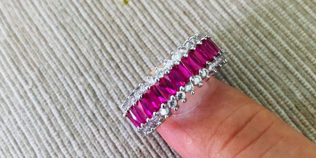 Ruby ring 红宝石戒指 （分類：頸鍊）位於 Hong Kong。 由 shap12345 提交（商品編號 1014931470，圖片 2）。簡介： Belgium crystal sliver ring ! Amazing colour ! Bought it in Belgium Size HK17-18 No refund ,no return for any reasons !! 比利时仿宝石银戒指！全新无盒。
