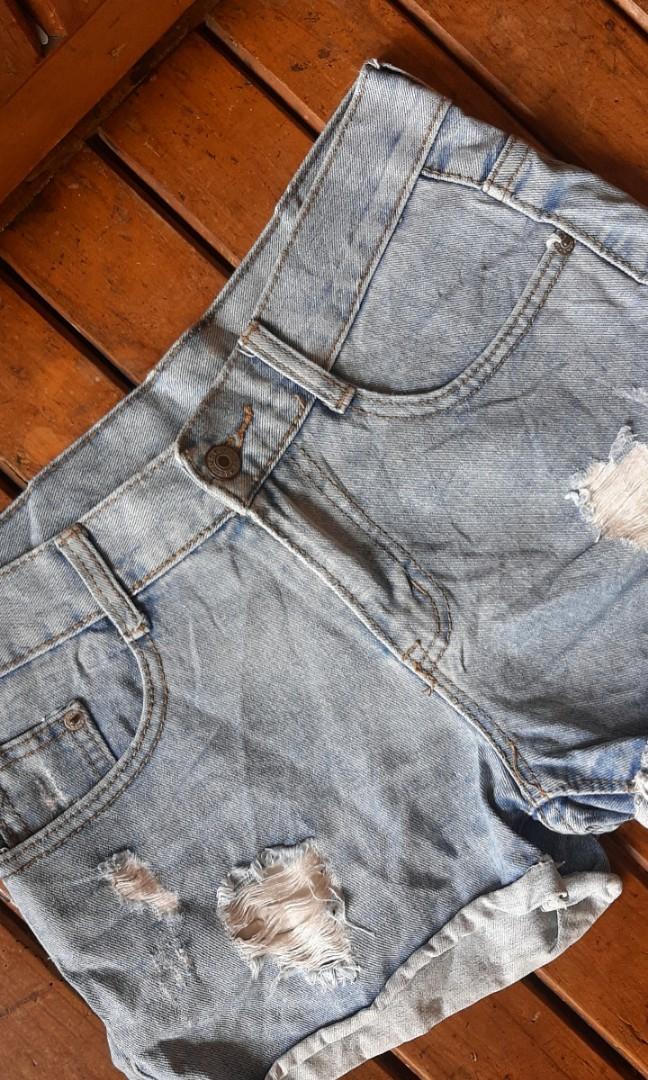 RUISI High-Waisted Denim Shorts (Category: Shorts) located in Pasig City. Submitted by panacheph (Listing ID 1014801526, Image 3). Description: Denim Shorts #12 RUISI High-Waisted Denim Shorts 📌Waist: 29 inches 📌Length: 11 inches . . . . ♡ #PanachePH #ForSalePH #PrelovedPH #CleanUpSalePH #DenimShortsPH #HighWaistShortsPH.