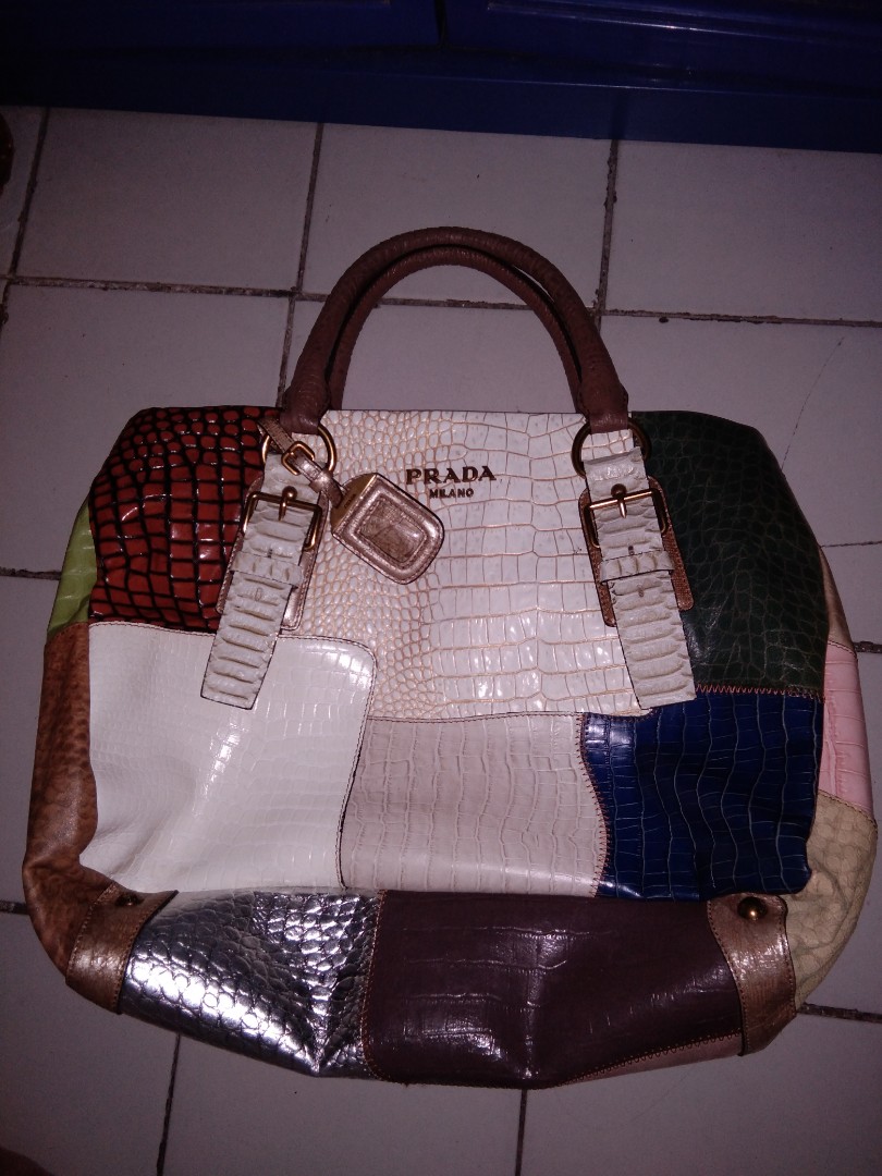 Tas Prada, Fesyen Wanita, Tas & Dompet di Carousell