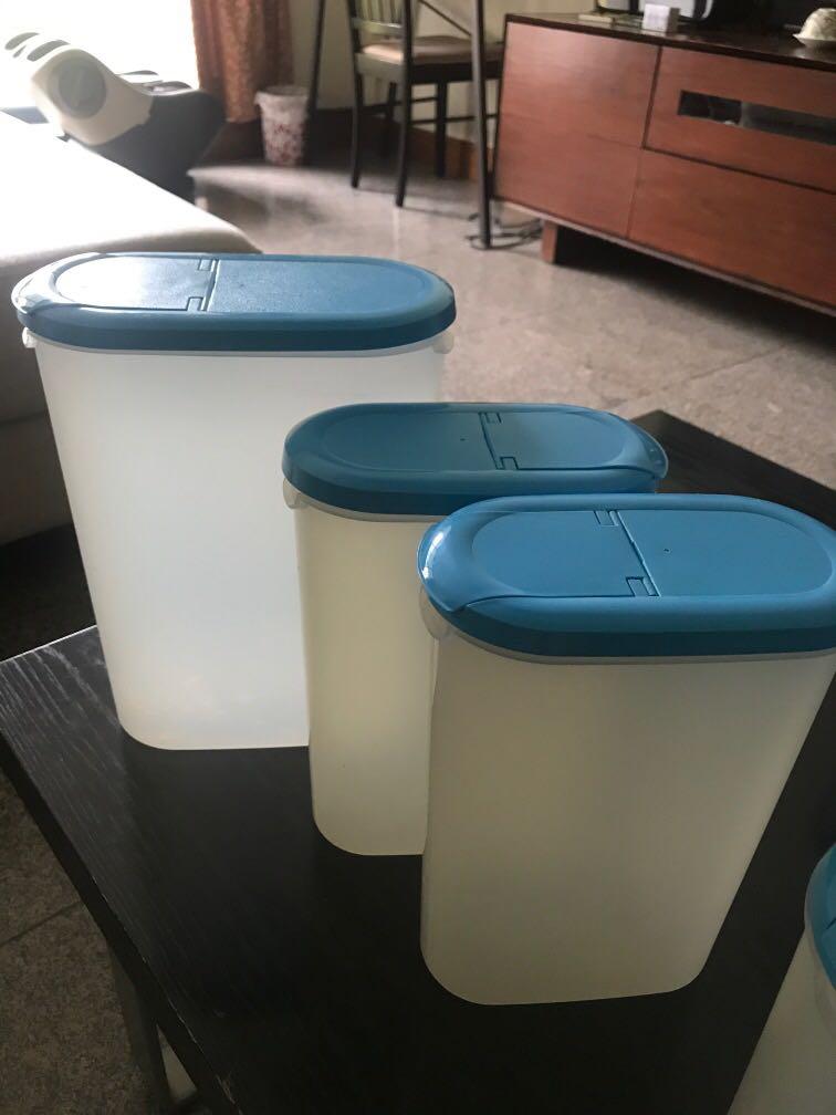 Tupperware Containers (Category: Food Organisation & Storage) located in Singapore. Submitted by byebyesg01 (Listing ID 1014865139, Image 1). Description: IKEA (3.5 l) - 1 IKEA (1.9 l) - 2 IKEA (2.5 l) - 1 IKEA (1.1 l) - 2 Tupperware (1.7 l) - 4 Tupperware (440ml) - 6 Green lid (1000ml) - 2 .
