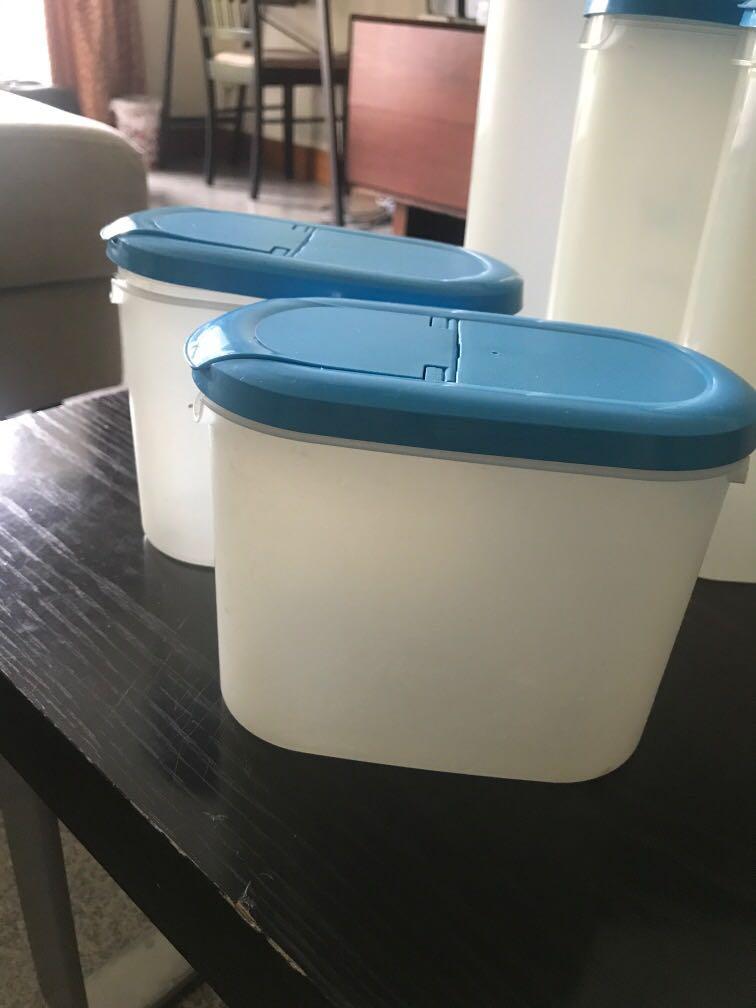 Tupperware Containers (Category: Food Organisation & Storage) located in Singapore. Submitted by byebyesg01 (Listing ID 1014865139, Image 3). Description: IKEA (3.5 l) - 1 IKEA (1.9 l) - 2 IKEA (2.5 l) - 1 IKEA (1.1 l) - 2 Tupperware (1.7 l) - 4 Tupperware (440ml) - 6 Green lid (1000ml) - 2 .